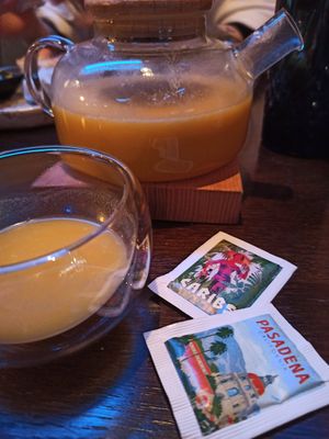 Напиток из манго и кокосовой сгущёнки - Mango and condensed coconut drink at Azaza in Tula