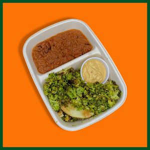 Chili Loaded Potato
3 Bean Chili served with 1/2 a baked potato, roasted broccoli and a side of our own "Queso" at P2F Meals in Fort Myers