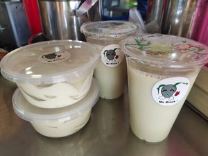 Black soya bean milk and bean curd at Ms Black Bean 黑豆浆小姐 in Central Singapore