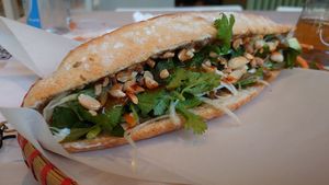 Banh mi sate "kylling" at EatHappy Vegan in Oslo