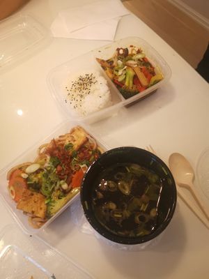 Bahn Canh Soup and vegan 'beef' wok at EatHappy Vegan in Oslo