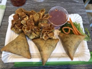 6 Fried wonton: wheat, soy, sesame; filling shiitake mushroom, vegetables, soy protein. 3 fried wonton: wheat: potato, carrot, peas, onion, wheat and curry powder.   at EatHappy Vegan in Oslo