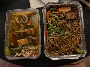 ‘Hue Spicy Suppe’ and 'Stekte Nudler’  at EatHappy Vegan in Oslo