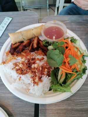 Bun bì cha gio at EatHappy Vegan in Oslo