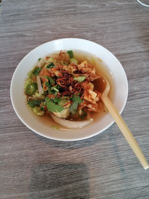 Dumpling Suppe at EatHappy Vegan in Oslo