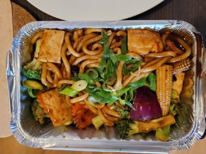 Stekte Udon 🌶

Shiitakesopp, sesong - grønnsaker i chilibeanssaus at EatHappy Vegan in Oslo