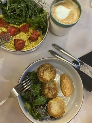 Tofu scramble , vegan latte, tofu syrniki with trufle-tomato sauce at Zatsepi Kofe in Krasnodar