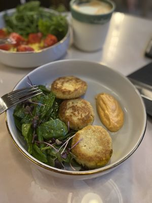 Vegan syrniki at Zatsepi Kofe in Krasnodar