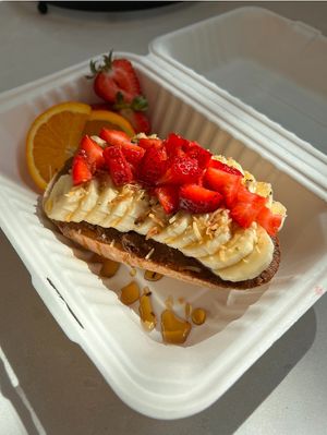 SUPER SEEDED LOADED TOAST
housemade superseed nut butter topped with sliced banana, fresh strawberries, toasted coconut, hemp hearts, and maple syrup. at Plant Lyfe in Toronto