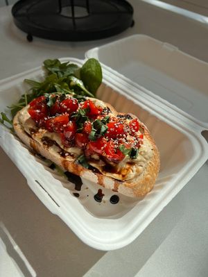 SUPER SOUL LOADED TOAST
whipped hummus topped with tomato, basil, crushed garlic, hemp hearts, and housemade balsamic reduction. at Plant Lyfe in Toronto