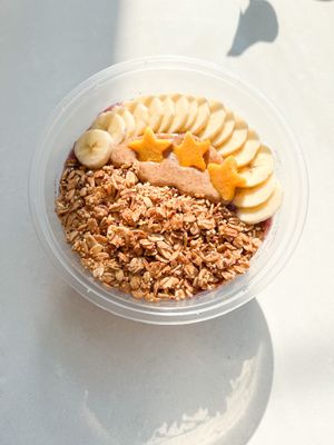 BLUE ZONE SMOOTHIE BOWL
mango, banana, blueberries, dates, housemade almond butter, coconut mylk at Plant Lyfe in Toronto