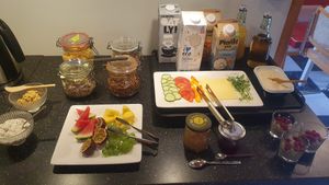 Frukostbuffé at Trolmens Bed & Breakfast in Hallekis