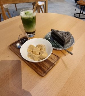 Kinako Warabi Mochi (Vegan).Matcha Hojicha Latte (Vegan).Goma Cake (Vegan) at Hvala - Craig Rd in Central Singapore
