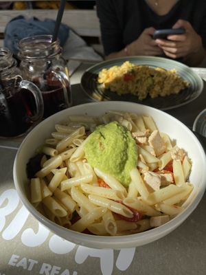 Ensalada de pasta con tofu y aguacate  at Bissap in Bilbao