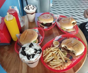  at Bob & Sue in Medellin