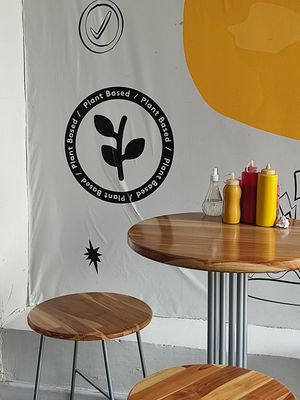  at Bob & Sue in Medellin