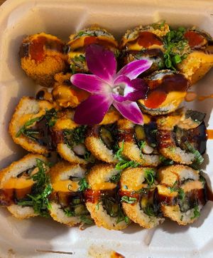 crunchy roll & crispy tuna  #Veganuary at Vegan Castle in Long Beach