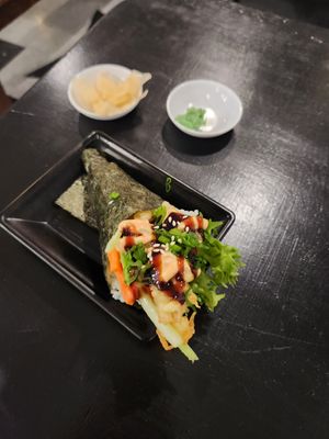 Spider handroll at Vegan Castle in Long Beach