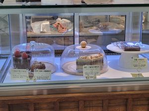 Cakes at Ve Bread - 비 브레드 in Ulsan