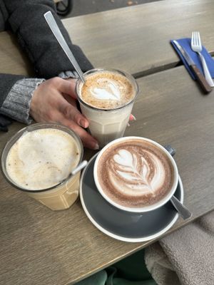 Dirty chai latte, chai latte and hot chocolate😄 at Alter Schwede in Bonn