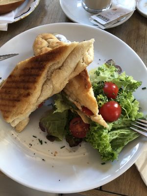 Gegrillt mit Gemüse und veganem Käse  at Zondag in Maastricht