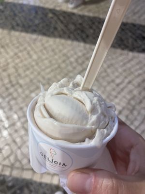 Went back next day to try peanutbutter icecream 👌🏻  at GeIicia in Lagos