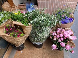 Their flower bouquets always amaze me at Hoy in Paris