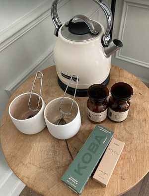 Herbal teas & beauty products in the room at Hoy in Paris