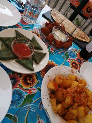 Varios platos veganos. at Bar Murillo in Boltana