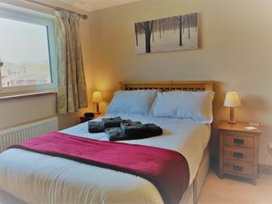 Room 1, double bed, ensuite bathroom at Nant Gloyw B&B in Oswestry