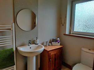 Room 1, ensuite bathroom with Faith in Nature toiletries at Nant Gloyw B&B in Oswestry