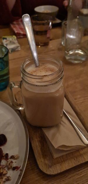 Chai Latte mit Hafermilch at Güterschuppen in Arosa