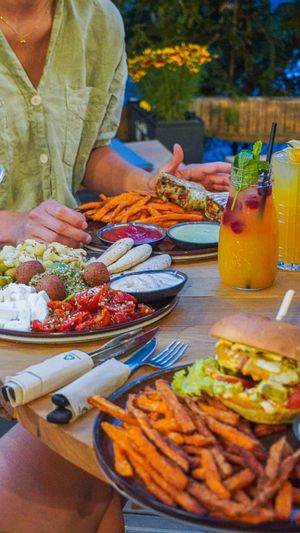 Enjoy our lovely homemade vegan food together with fresh sommer drinks - alcoholic or not! at Froindlichst in Berlin