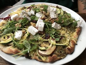 Sophie pizza at Froindlichst in Berlin