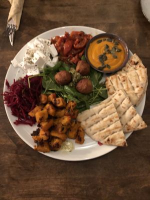 Mezze at Froindlichst in Berlin