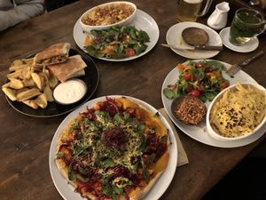 Pizza, Burrito, Mac and Cheese at Froindlichst in Berlin