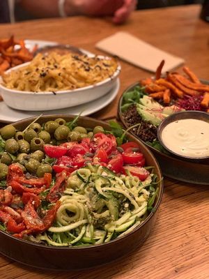 Salat Bowls & Mac’n Cheeze at Froindlichst in Berlin