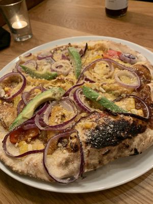 Pizza mit Barbecuesosse  at Froindlichst in Berlin