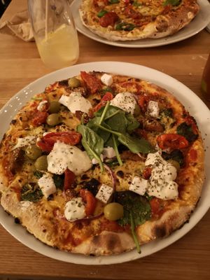 Greeky leaks pizza at Froindlichst in Berlin