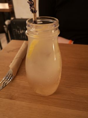 Rhabarber Zitrone Limo at Froindlichst in Berlin