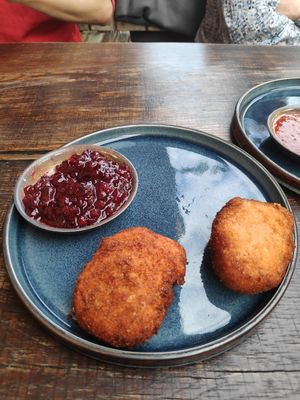 Camembäärts at Froindlichst in Berlin