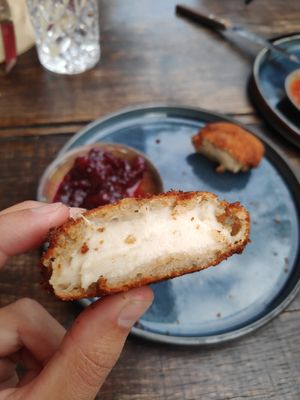 Sliced camembäärts at Froindlichst in Berlin