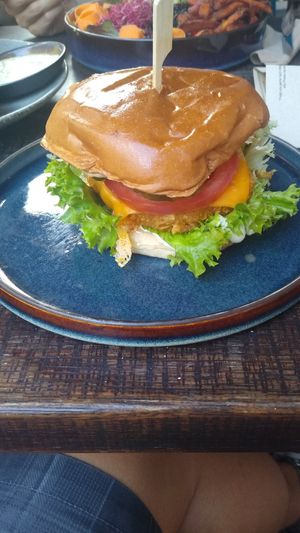Chili Cheesw Burger mit Chicken style Pattie at Froindlichst in Berlin