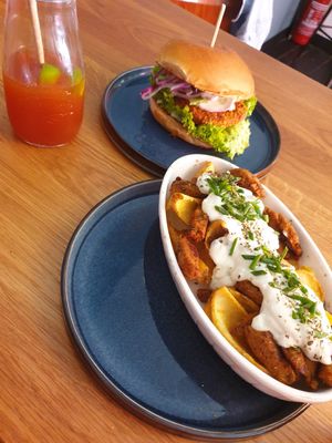 Gyros fries and truffel burger at Froindlichst in Berlin