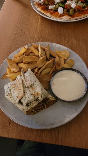 Burritos mit Pommes at Froindlichst in Berlin