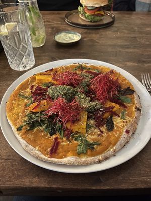 Sunset Pizza with pumpkin, beet root and pesto  at Froindlichst in Berlin