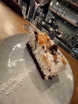 Peanut caramel cake #Veganuary at Froindlichst in Berlin