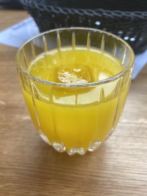 Freshly squeezed orange juice  at Froindlichst in Berlin