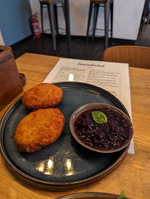 Vegan camembert at Froindlichst in Berlin