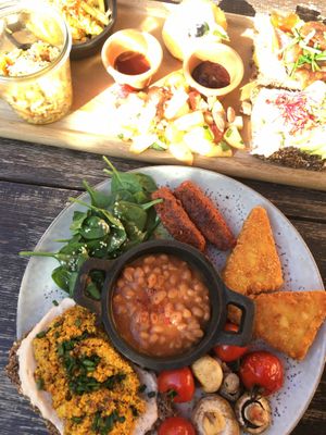 English Breakfast und Brettina  at Froindlichst in Berlin